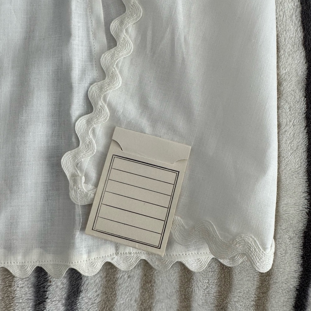 Vintage White Apron with Scalloped Edges - Picture 4 of 4